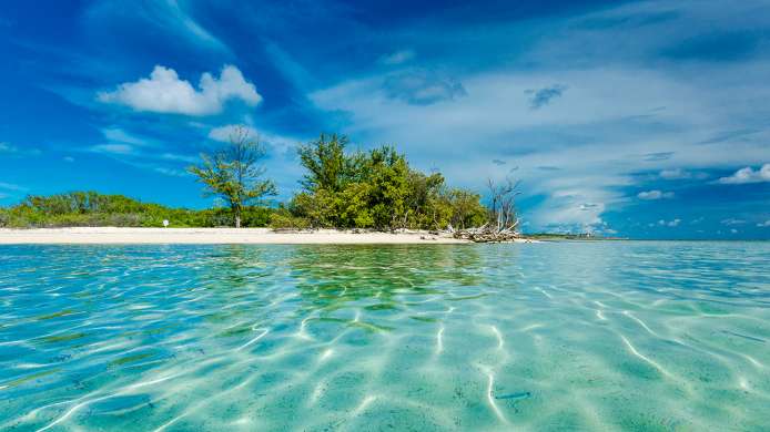 Playa de aguas turquesa en Paradise Island, Bahamas